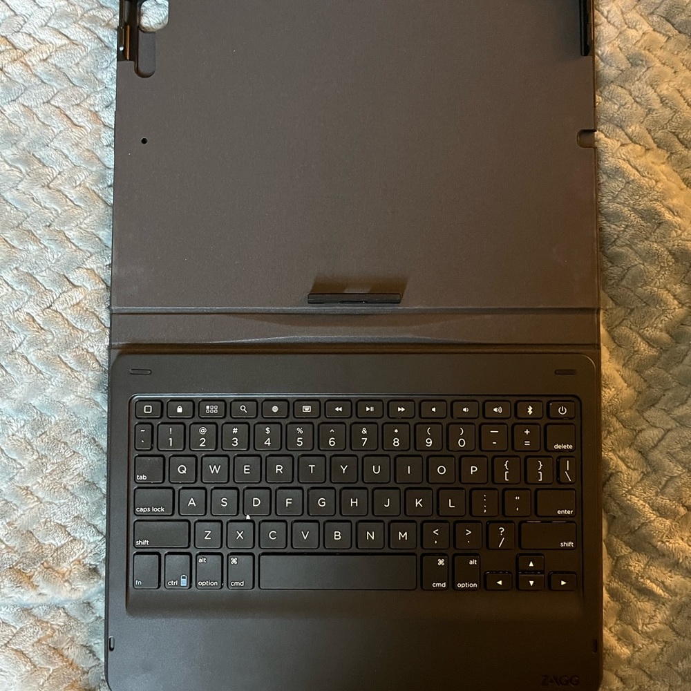 ZAGG iPad Case 10.2 inches